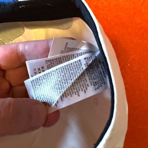 Vans off the Wall Vans Design Co. white blue and red cap hat NWT - Picture 6 of 7